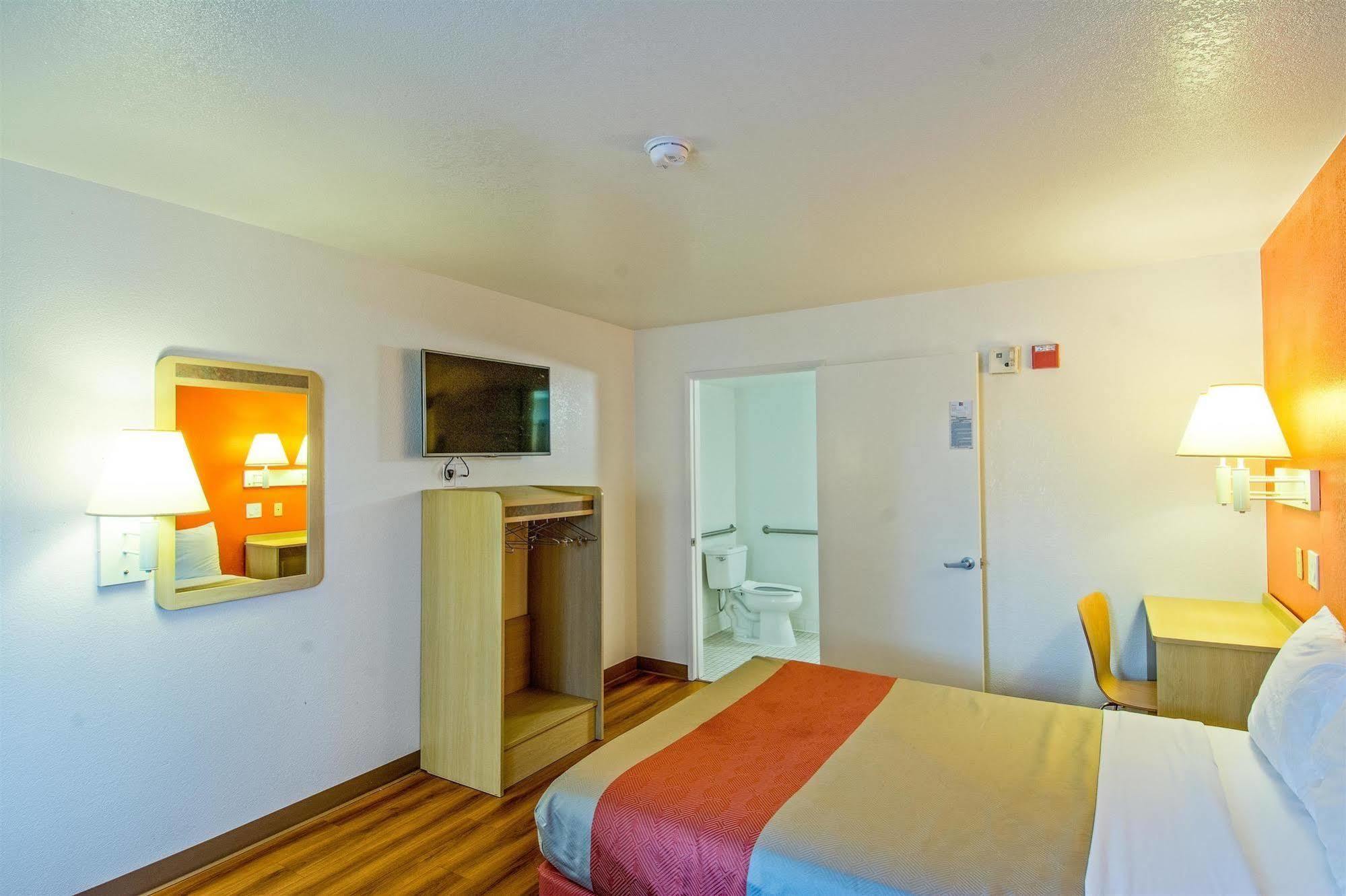 Motel 6-Redding, Ca - South Kültér fotó
