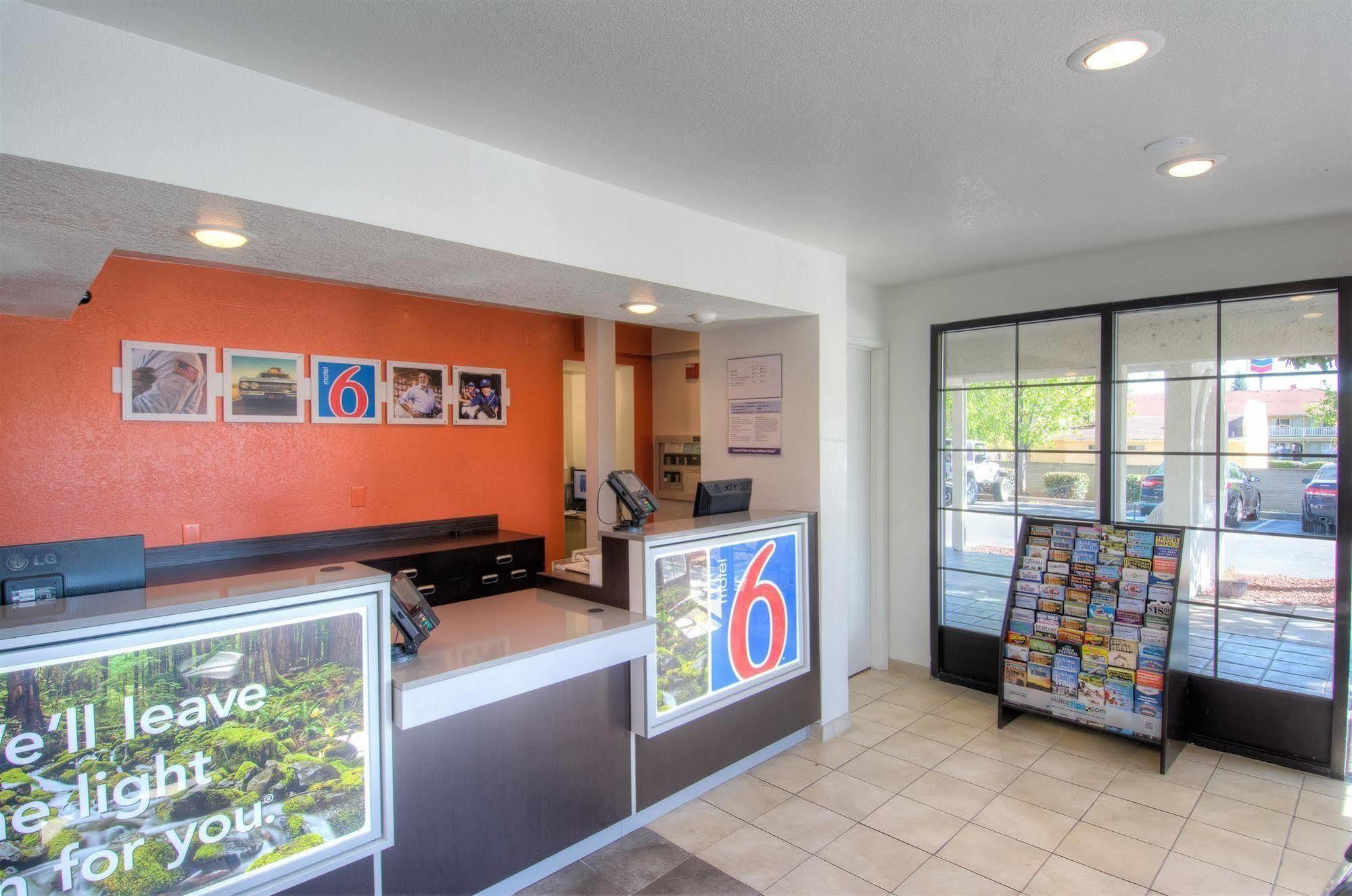 Motel 6-Redding, Ca - South Kültér fotó